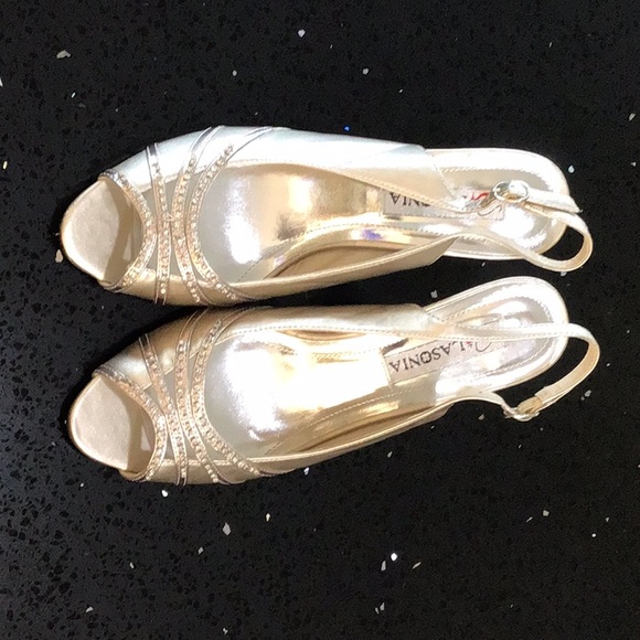 Laconia Sling Backs size 9 worn once - Picture 1 of 4